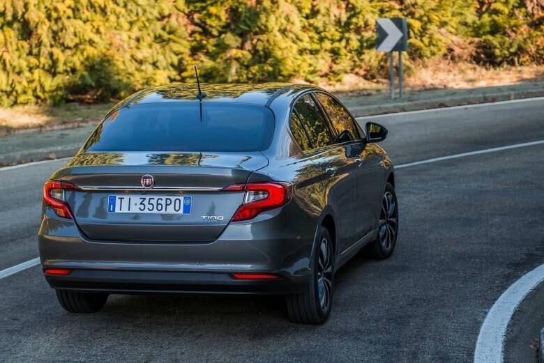 Na Europa, o novo Tipo terá três versões de acabamento e quatro motores na gama, dois deles similares aos blocos nacionais a gasolina. O 1.4 16V Fire gera 95 cv de força, enquanto o 1.6 16V E.torQ produz 110 cv