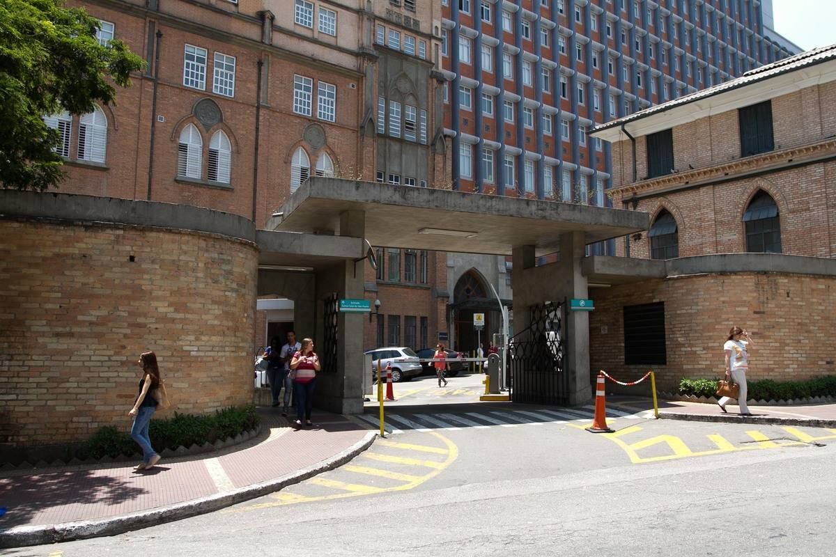 A administração da Santa Casa diz que “não há uma falta crônica de material”