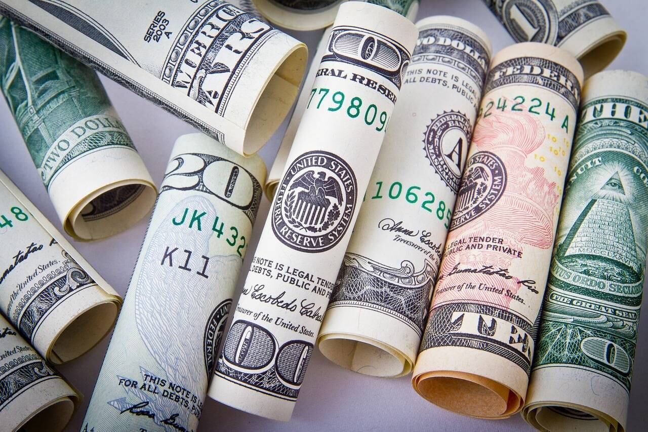 Dólar fechou no menor patamar desde o dia 14 de maio