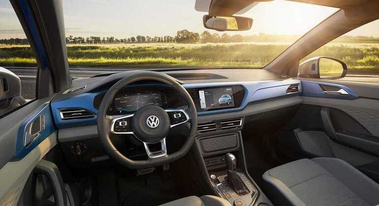 Interior conta com uma ampla central multimídia