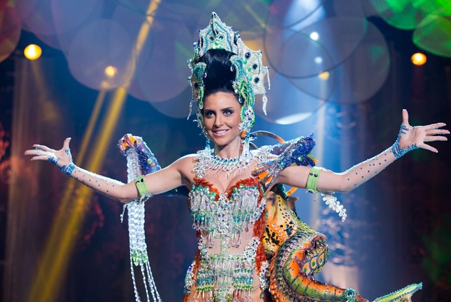 Anne Vieira, a Miss Pará, desfilou com a fantasia Encantaria dos Caruaras - O Caruara. O traje é de Junior Manzini