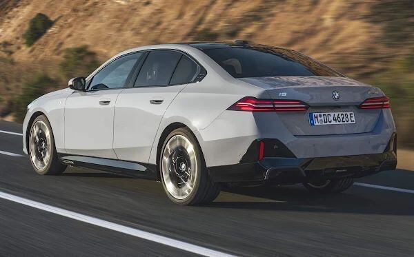 Elétrico i5 na versão com 340cv estará disponível em março no Brasil