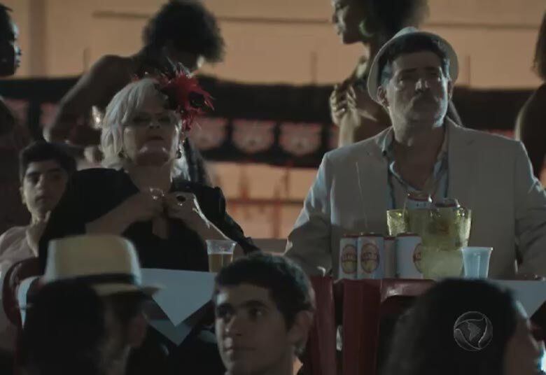 O samba de Traçado não é escolhido e deixa o
sambista revoltado
+ Papudo perde o controle e sufoca Renata. Assista!
+ Plano Alto aposta em figurino sofisticado
+ Carla Diaz e Bernardo Falcone se divertem nos bastidores