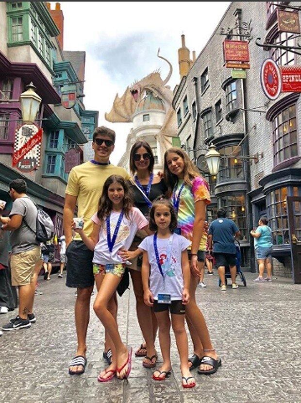 Já Rodrigo publicou imagens mostrando algumas de suas preferências: brinquedos temáticos de Harry Potter e Velozes e Furiosos