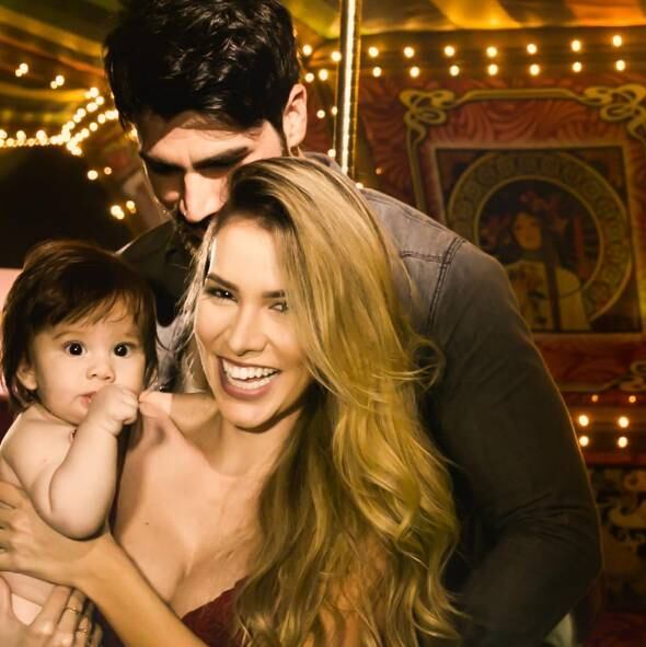 Rodrigo, primeiro filho do casal, também participou das fotos 