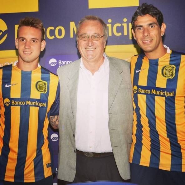 Herrera - Rosário Central

Outro argentino que fez sucesso no Brasil e agora está de
volta ao seu país é o atacante Herrera, ex-Grêmio, Corinthians e Botafogo. Os
32 anos, ele é o reforço do Rosario Central para a disputa da Copa
Libertadores. Herrera atuou em 2015 pelo Vasco da Gama
