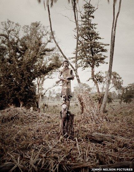 Tribos da Argentina e
do Chifre da África também foram registradas pelas lentes de Jimmy Nelson