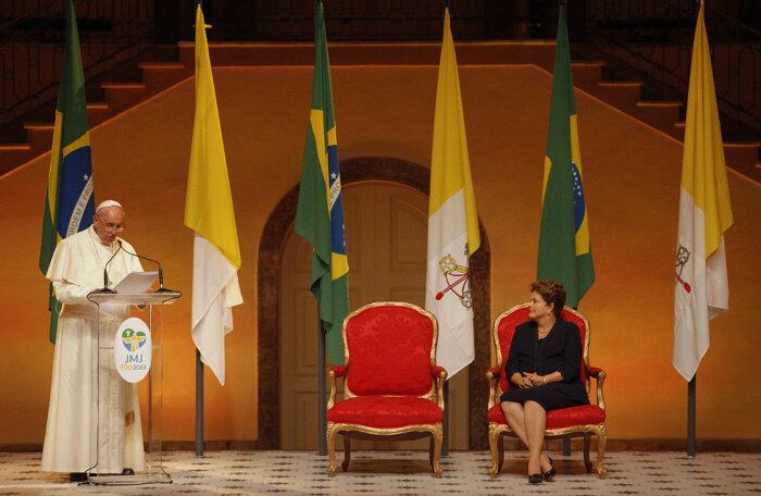 Já o papa adotou discurso humilde: “Não tenho ouro nem prata, mas trago o que mais precioso me foi dado: Jesus Cristo”. Saiba mais