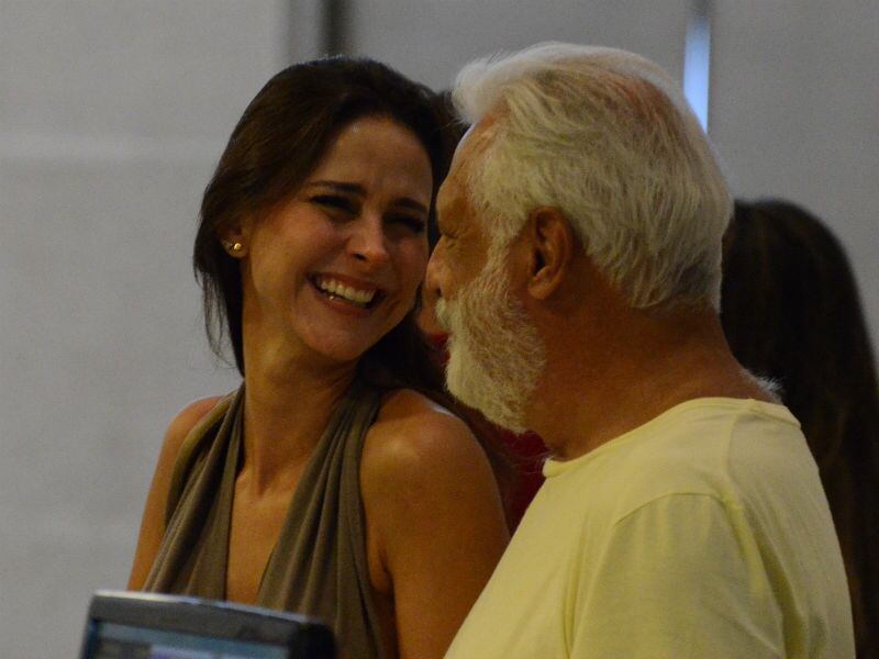 O ator estava acompanhado da atriz Alexandra Martins, que aliás, é muito bonita