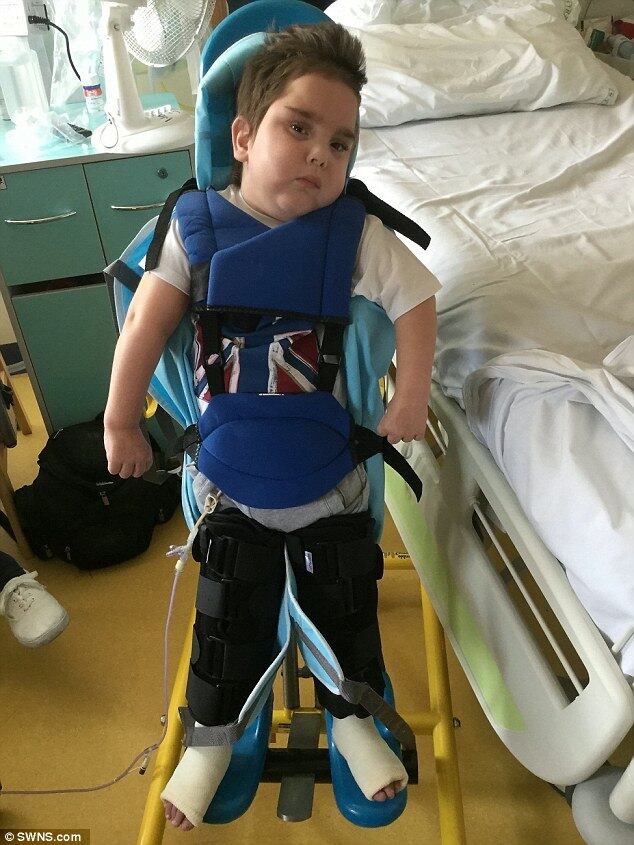 — As pessoas me dizem que não sabem como eu consigo fazer isso, mas você nunca sabe do que é capaz até ser obrigado a isso

(Com informações do Daily Mail)