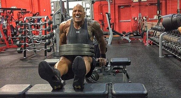 Mas desta vez, os músculos que são admirados por todo o mundo acabaram atrapalhando The Rock