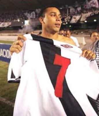 O atacante Valdiram, ex-Vasco nos idos de 2006, passou por vários clubes sem tanta expressão. Foi preso três vezes, numa delas por acusação de estupro. No início de 2014 foi acusado de roubar um celular de um companheiro do Comercial de Alagoas. Ele negou a acusação e disse que se recuperara do vício em drogas