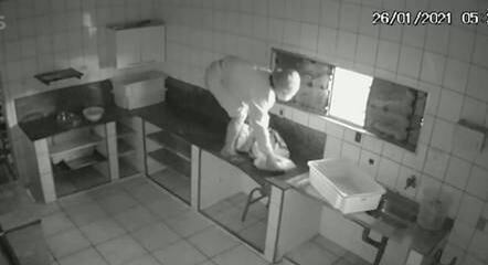 Erivelton foi flagrado invadindo um restaurante; agora ele foi detido por furtar uma lanchonete