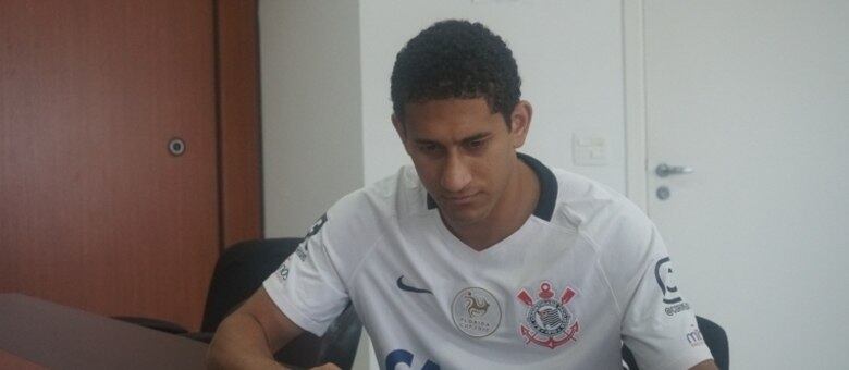 Zagueiro Pablo assinou com o Corinthians e ficará no Timão por empréstimo de uma temporada