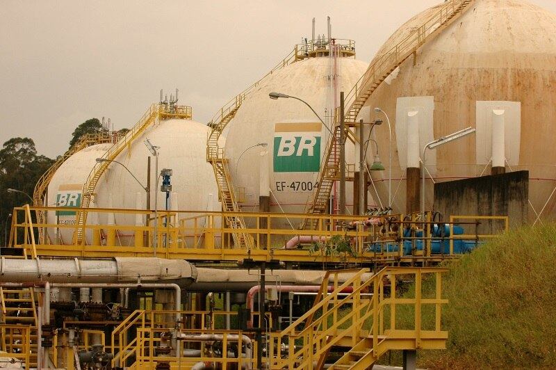 Papéis da Petrobras ficaram em alta durante o dia todo