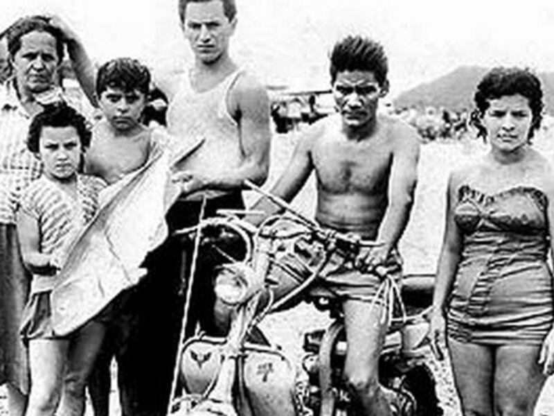 O menino sem camisa que aparece ao lado dos familiares nasceu em Garanhuns, Pernambuco, mas ficaria nacionalmente conhecido a partir da atuação sindical em São Paulo. Quem é?