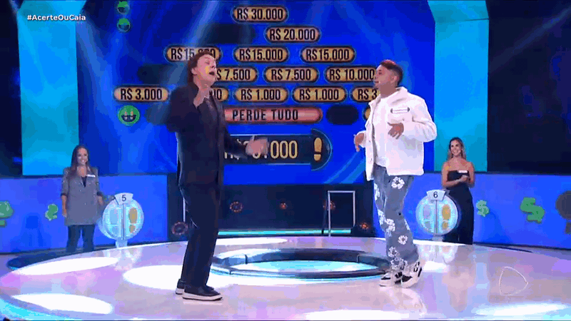 Reprodução em GIF/Deu branco! Cela Lopes não consegue responder pergunta e é eliminada por Cremosinho (01:39)
