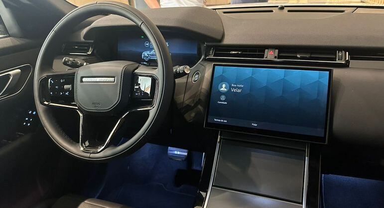 Land Rover Velar com painel minimalista e tela única de 11,4 polegadas