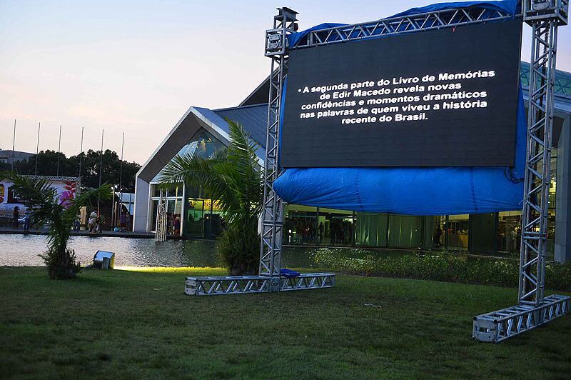 A expectativa é de que Nada a Perder 2 repita o sucesso do primeiro volume que, em apenas cinco meses, vendeu mais de 1 milhão de exemplares em todo o mundo