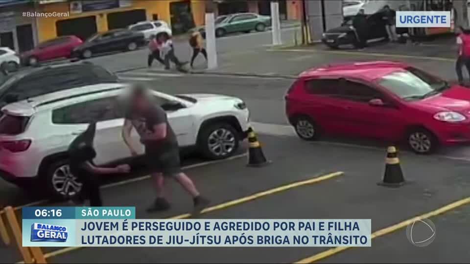 Pai e filha lutadores de  de jiu-jitsu agridem jovem após discussão de trânsito