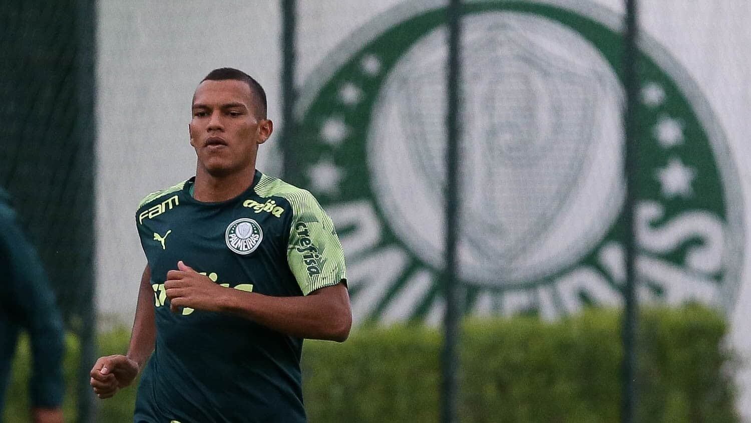 Camisa 27: Aos 17 anos de idade, Veron disputará a competição pela primeira vez e com numeração nova. Ele usa a 47 no Paulista