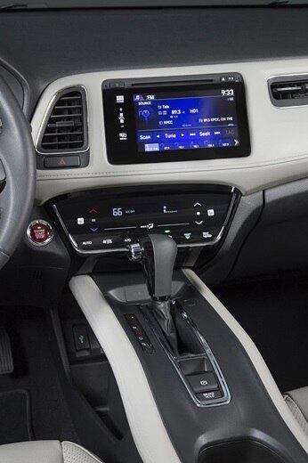 Detalhe da central multimídia com tela de sete polegadas, que vai agregar comandos de telefonia, sistema de som, navegação e câmera de ré

Saiba tudo sobre carros! Acesse www.r7.com/carros
