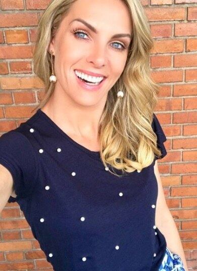 — Gente é uma tragédia quando você está em casa, pula na piscina e aí lembra: "Ai, meu Deus! O cloro!" [risos]
+ Sem ideias? Prepare três doces práticos e deliciosos feitos no Hoje em Dia
