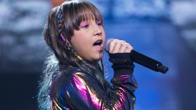 A santista Alice Lili, de 9 anos, sempre gostou de cantar e arrasa na bateria. Competitiva, não gosta de perder nem no jogo da velha. Para encantar os jurados do Canta Comigo Teen 3, ela interpretou a canção I’m a Woman, de Emmy Meli, e conquistou os 100 jurados