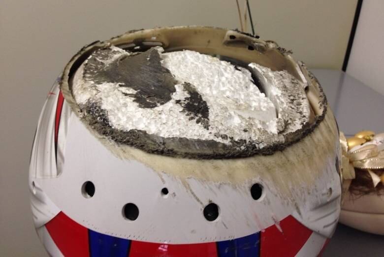 Ainda em depoimento à delegada, o motorista teria dito que não percebeu que havia uma pessoa embaixo do carro nem ouviu os gritos da vítima.
— Ele alega que não viu, mas é impossível. Qualquer motorista, se tu prender debaixo do teu carro um papelão, alguma coisa, tu escuta o barulho. Eu questionei ele: "Mas não escutaste um barulho no teu carro?" Ele disse que quando bateu a primeira vez já teve uma avaria e aquilo fez barulho. "Mas é impossível, a moça também gritou. O taxista escutou os gritos desesperadores dela", eu disse. Aí ele argumentou que estava com som alto