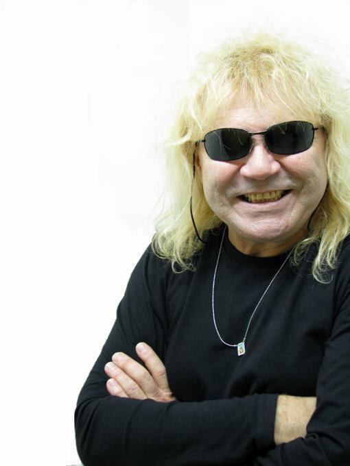 No entanto, Ovelha não ficou com a imagem de briguento
dentro do programa. Mara Maravilha se tornou amiga do cantor. Rebeca Gusmão
chegou a dizer que Ovelha assumiu uma figura paterna no confinamento