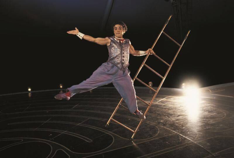 Já para a área de serviços corporativos, existem chances
abertas para trabalhar com transportes, finanças, alimentação, recursos
humanos, tecnologia da informação e responsabilidade social