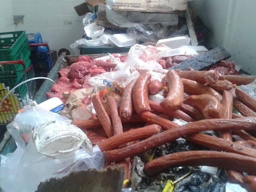 Agentes verificaram falta de higiene e produtos vencidos nas lojas