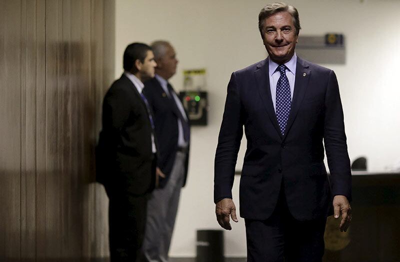 A operação é um braço das investigações da Lava Jato. Nos processos instaurados no STF (Supremo Tribunal Federal), que emitiu os mandados, Collor aparece como beneficiário do esquema de corrupção na Petrobras. Foto mostra Fernando Collor chegando no Senado nesta terça-feira (14)
