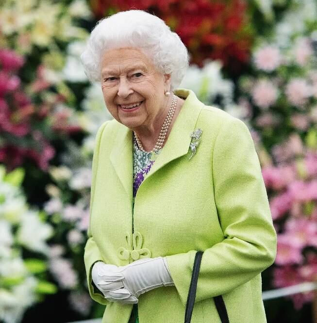 Mas seu médico fez uma recomendação, quando Elizabeth completou 95 anos: maneirar nas bebidas.