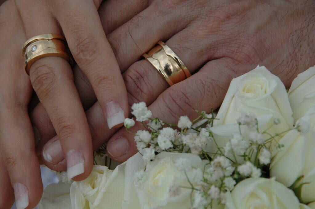 Filho de Susana Vieira se casa em cruzeiro de música eletrônica