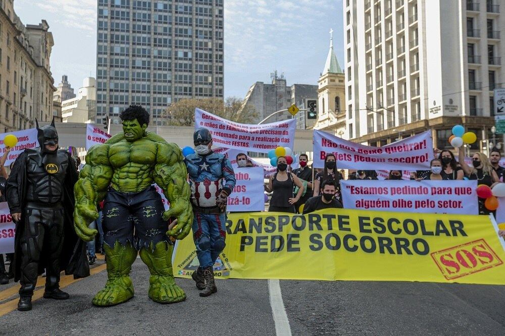 Protesto pede reabertura de buffets infantis