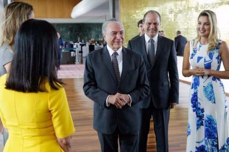 Presidente Michel Temer esteve no Alvorada e publicou foto em sua conta oficial no twitter