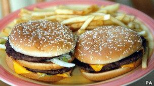 Combos de fast food são bombas de gordura e sódio, diz Proteste