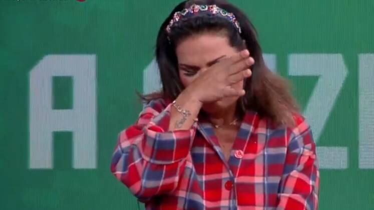 Discussão e choro

Com a língua afiada, Solange disparou diversas críticas aos colegas de confinamento na formação da 11ª Roça. Ao ser indicada por MC Gui, a escritora criticou a justificativa de voto do Fazendeiro e disse que ele era "debochado" e que "se fazia de bom moço para as câmeras". Dynho também foi alvo de críticas da participante e o trio protagonizou uma briga feia. Solange não parou nos peões e também deu sua opinião sobre Dayane: "Ela usa as pessoas e ama as coisas".