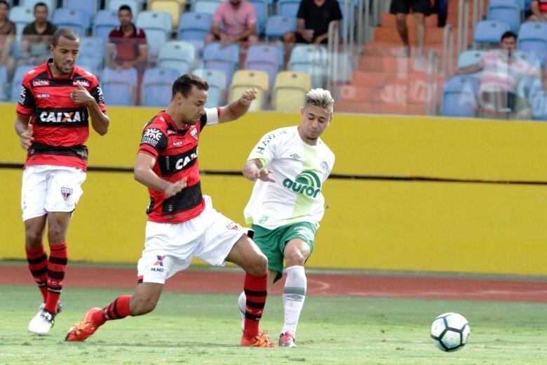 Chape empatou com Atlético-GO fora de casa e se afastou da briga pela Pré-Libertadores