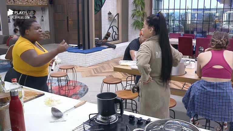 As cantoras MC Mirella e Jojo Todynho, conhecidas por suas personalidades fortes