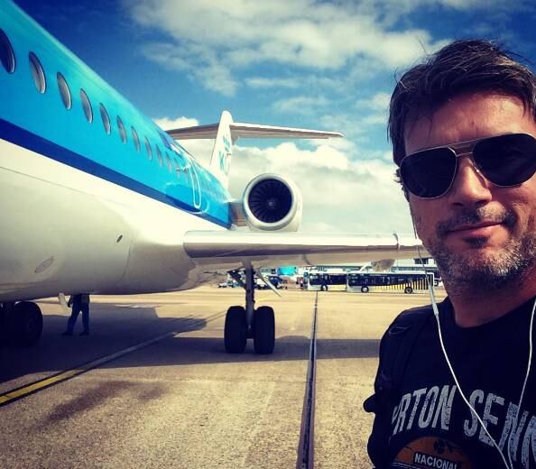 Daniel contou que sua carreira internacional começou quando ele foi para Milão, na Itália, fazer a temporada de desfiles de Verão 2002/2003 na famosa Milano Fashion Week.
— Não tinha garantia nenhuma que iria pegar algum
desfile, mas tinha certeza de que algo muito bom estava para acontecer,
simplesmente sentia isso. Acreditei no que estava sentindo e fui