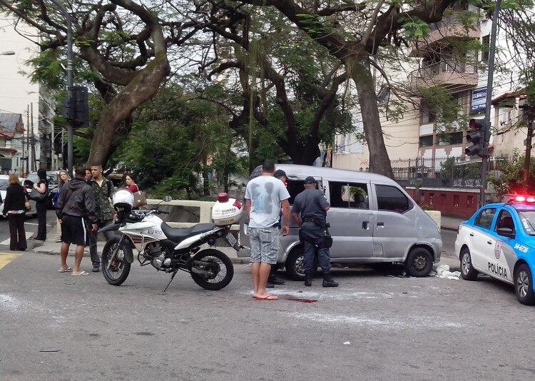 Colisão aconteceu na Av. Maracanã, altura da rua Dona Delfina
