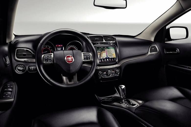 Por dentro, o Freemont Cross é coberto em couro preto e traz central multimídia com tela de 8,4 polegadas

Veja a cobertura completa do Salão do Automóvel de Genebra 2014

Saiba tudo sobre carros! Acesse R7.com/carros