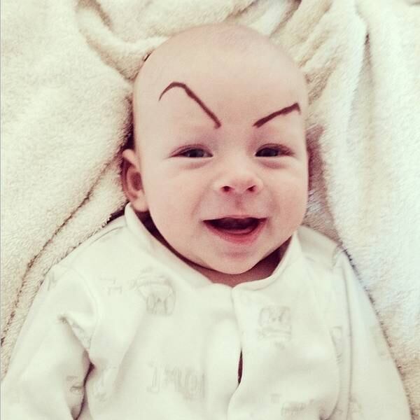 Na maioria das vezes, o desenho é torto e mal-feito, deixando os bebês ainda mais engraçados (e fofos!)