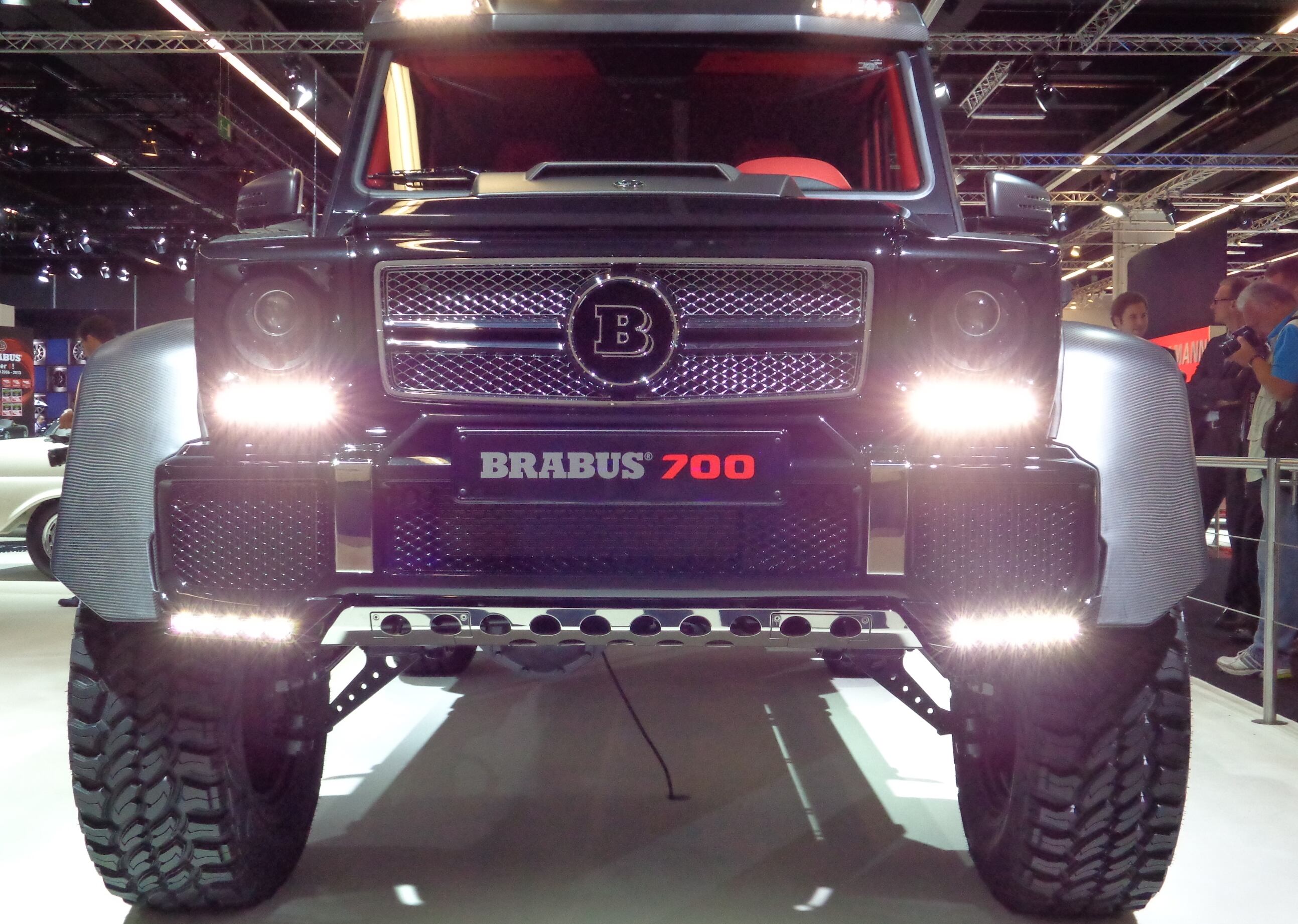 Para os motoristas ansiosos por compensar alguma deficiência com o tamanho do carro, o G63 6x6 é um prato cheio

Quer ler mais notícias? Acesse r7.com/carros
