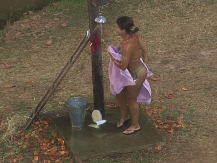 E ficou desfilando com a toalha


+ “Eu peguei uma antipatia daquele moleque”, dispara Felipeh sobre DH

+ Exclusivo! “Tudo de ruim foi transformado numa experiência única”, revela a eliminada Cristina

+ Comeu e não gostou? Após almoçar no celeiro, Grupo Ovelha ironiza peões

+ Clima de paz! Peões passam o domingo bem e almoçam juntos no celeiro

+ Marlos e Débora disfarçam e tentam arrancar de peoa o que disseram sobre a miss