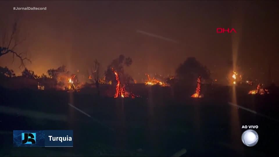 Incêndios florestais na Turquia obrigam mais de 50 mil pessoas a deixar as casas
