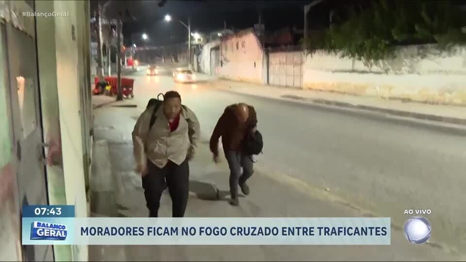 Moradores ficam no fogo cruzado entre facções rivais no Rio de Janeiro