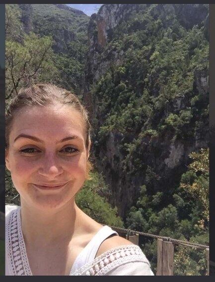 Lydia contou suas dificuldades ao The Sun.
— Antes do diagnóstico, eu sofria de menstruações pesadas e
aguentava isso em silêncio. Se houvesse igualdade de gêneros e as mulheres
pudessem falar sobre seus corpos, talvez eu fosse diagnosticada antes